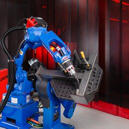 Welding systems of the Robo-MicorMIG series. Flexible use.