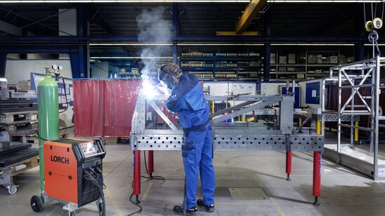 Las mejores propiedades de soldadura cuando se trabaja en acero, aluminio y acero inoxidable con espesores de hasta 15 mm.