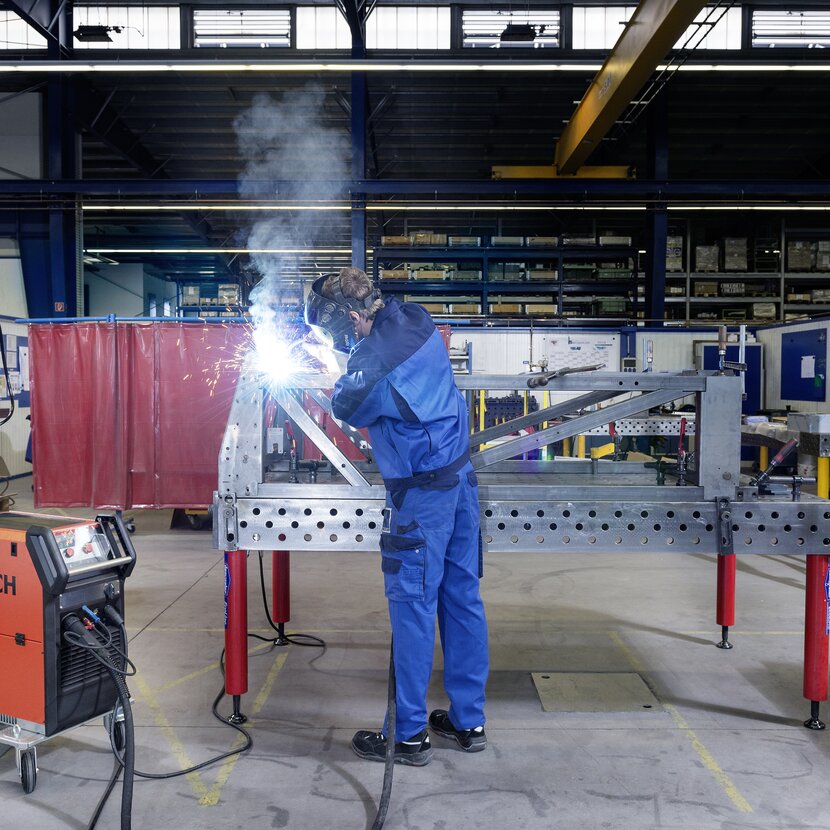 Las mejores propiedades de soldadura cuando se trabaja en acero, aluminio y acero inoxidable con espesores de hasta 15 mm.